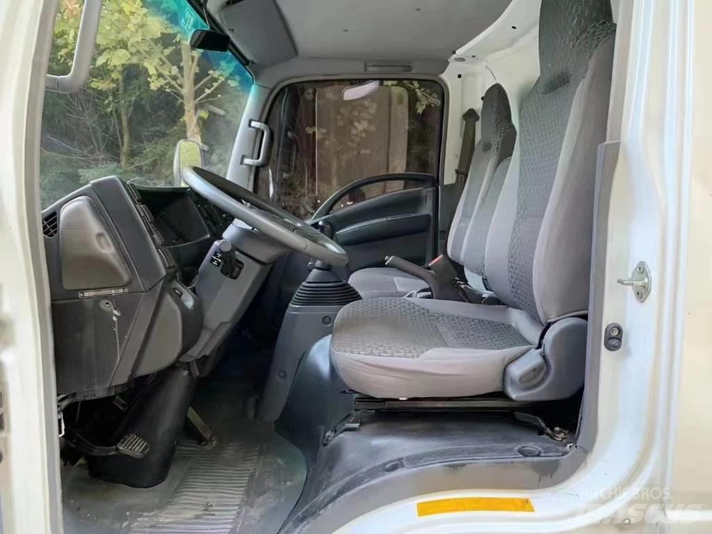 Isuzu ELF Komunálne / Multi-úžitkové vozidlá