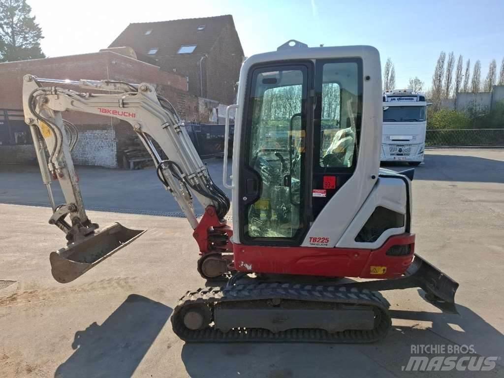 Takeuchi TB225LSA Mini rýpadlá < 7t