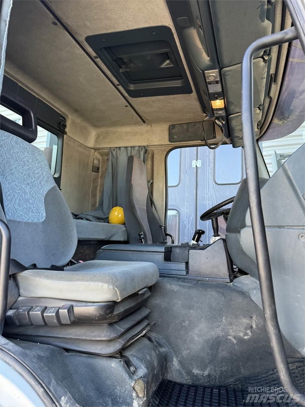 Sisu E12M 8x2 Sklápače