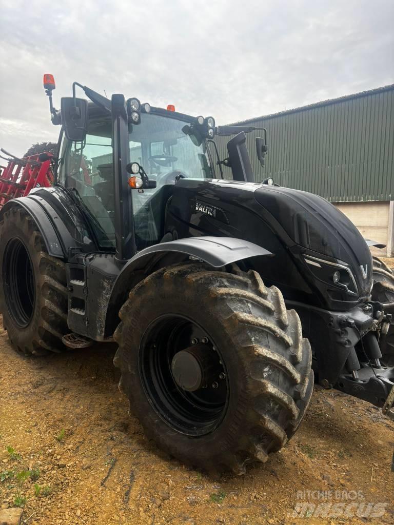 Valtra T 254 V Traktory
