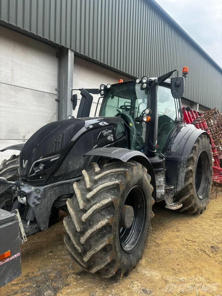 Valtra T 254 V Traktory