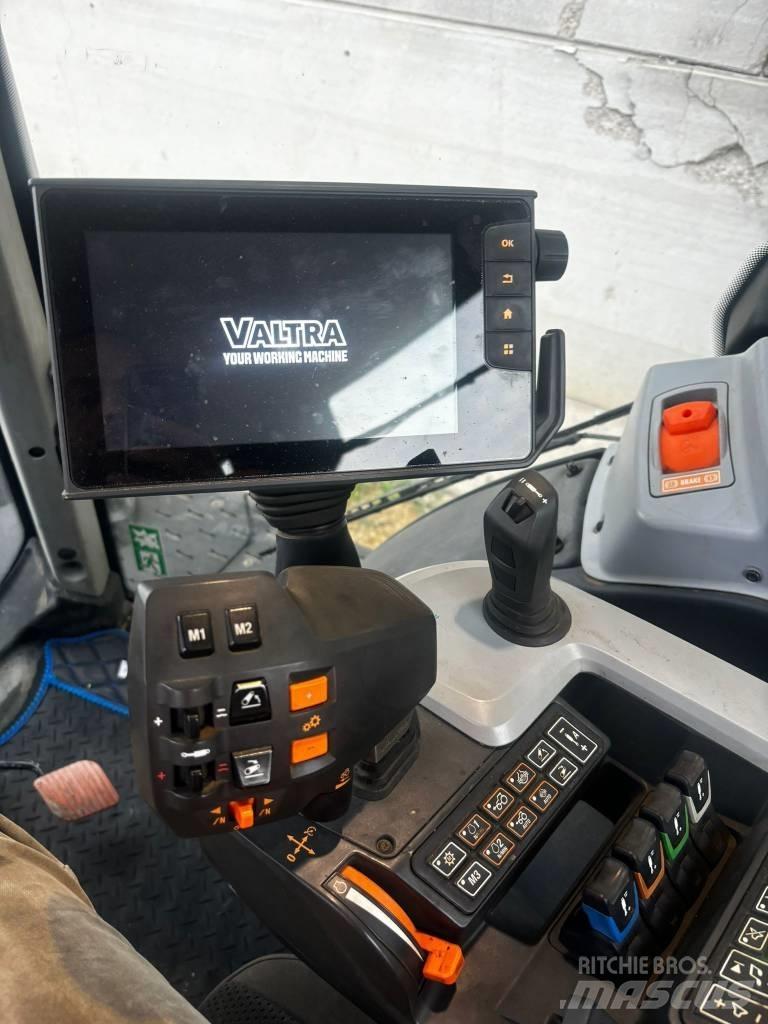 Valtra T 254 V Traktory