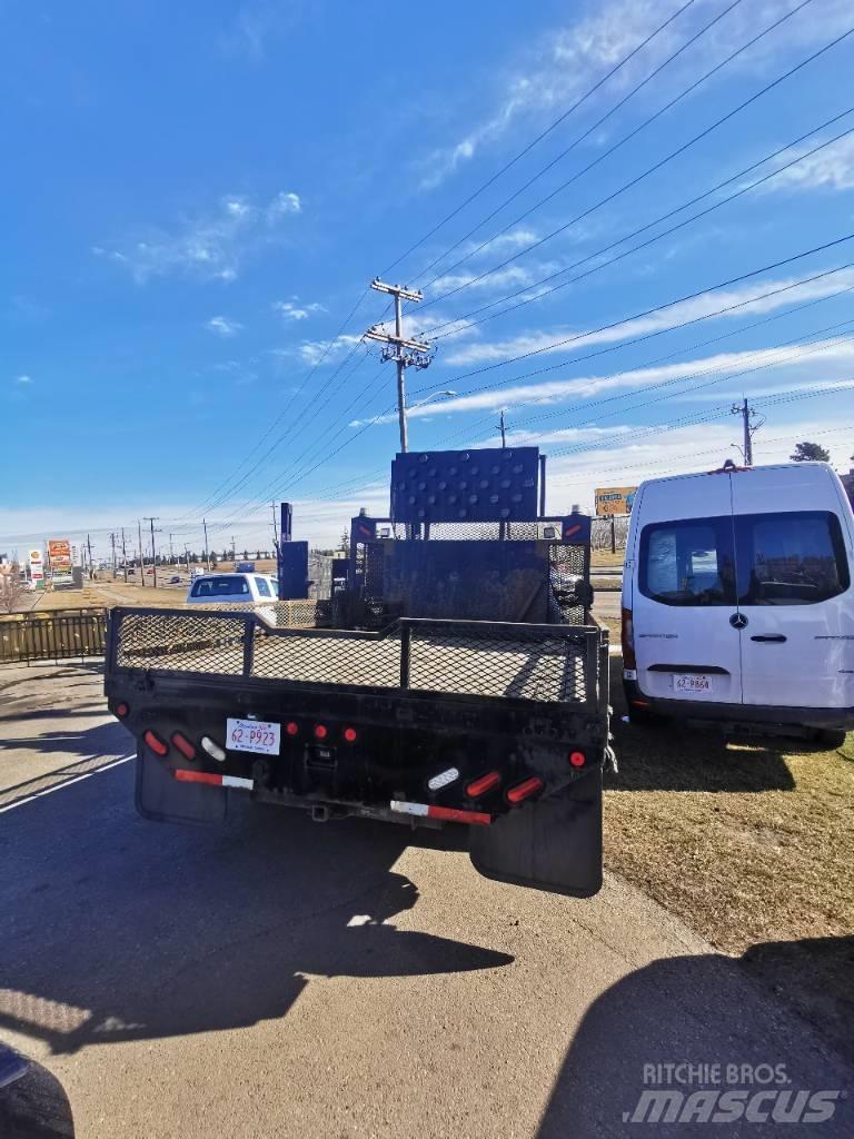 Ford F 550 XLT Plošinové nákladné automobily/nákladné automobily so sklápacími bočnicami