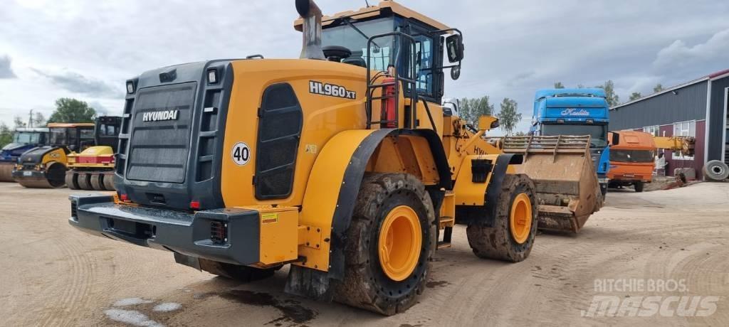 Hyundai HL 960 Kolesové nakladače