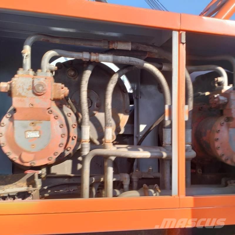 Hitachi KH 150 Pásové žeriavy