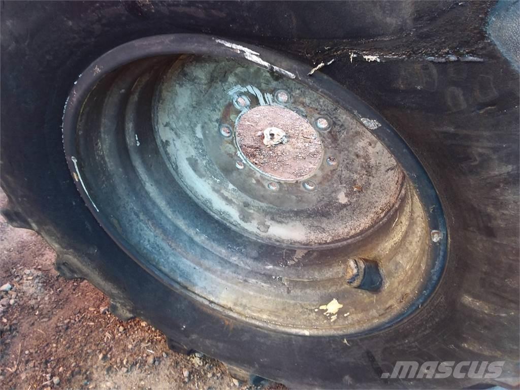  Okänt Sampo 20x28 Pneumatiky, kolesá a ráfiky