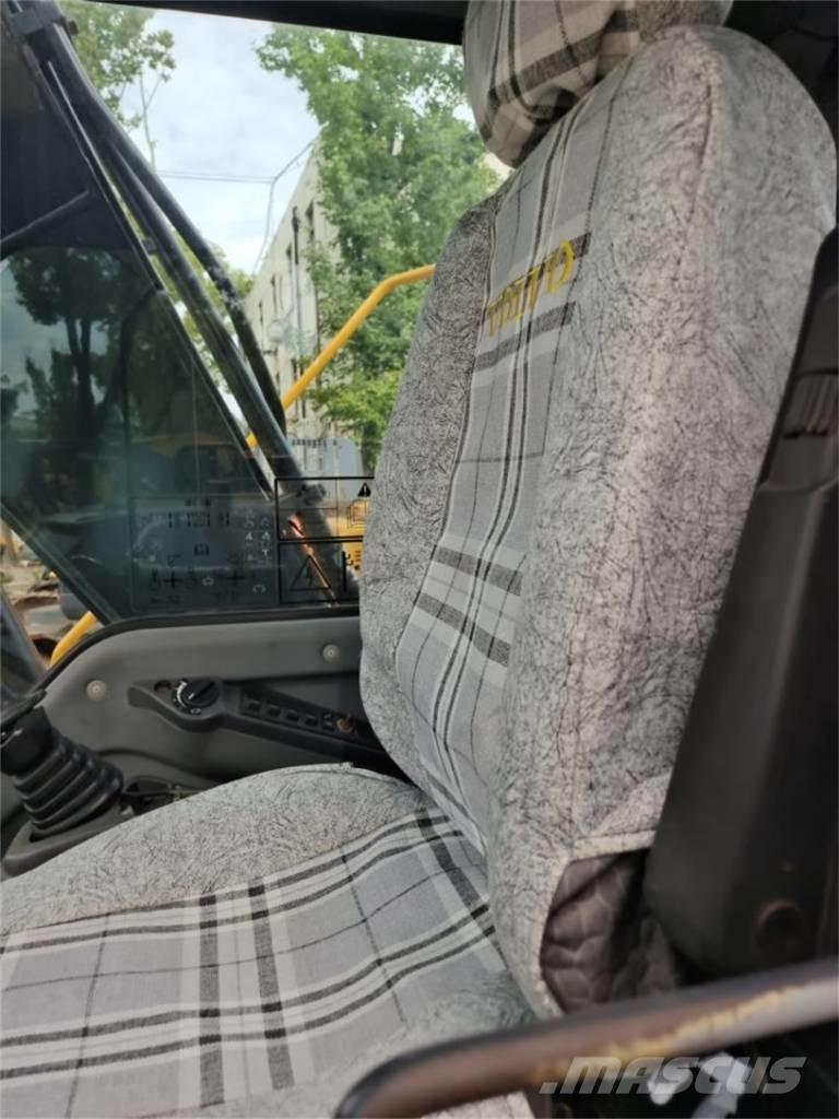 Volvo EC 140 B LC Pásové rýpadlá