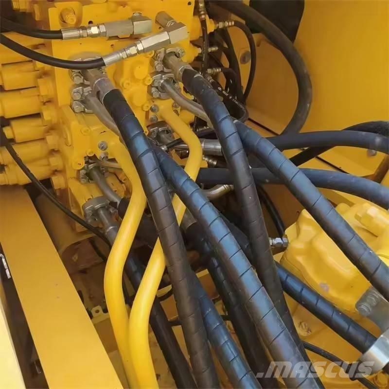 Komatsu PC 200 Pásové rýpadlá
