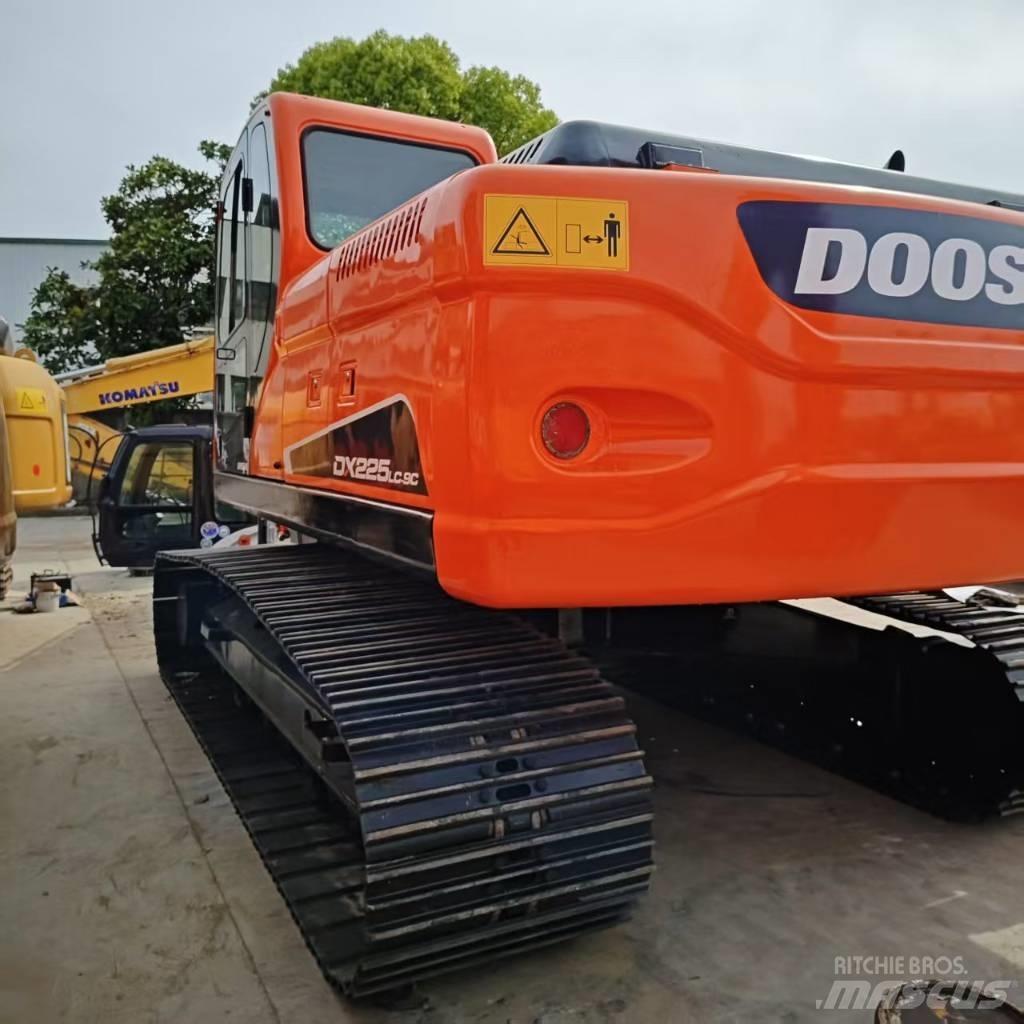 Doosan DX 225 Pásové rýpadlá