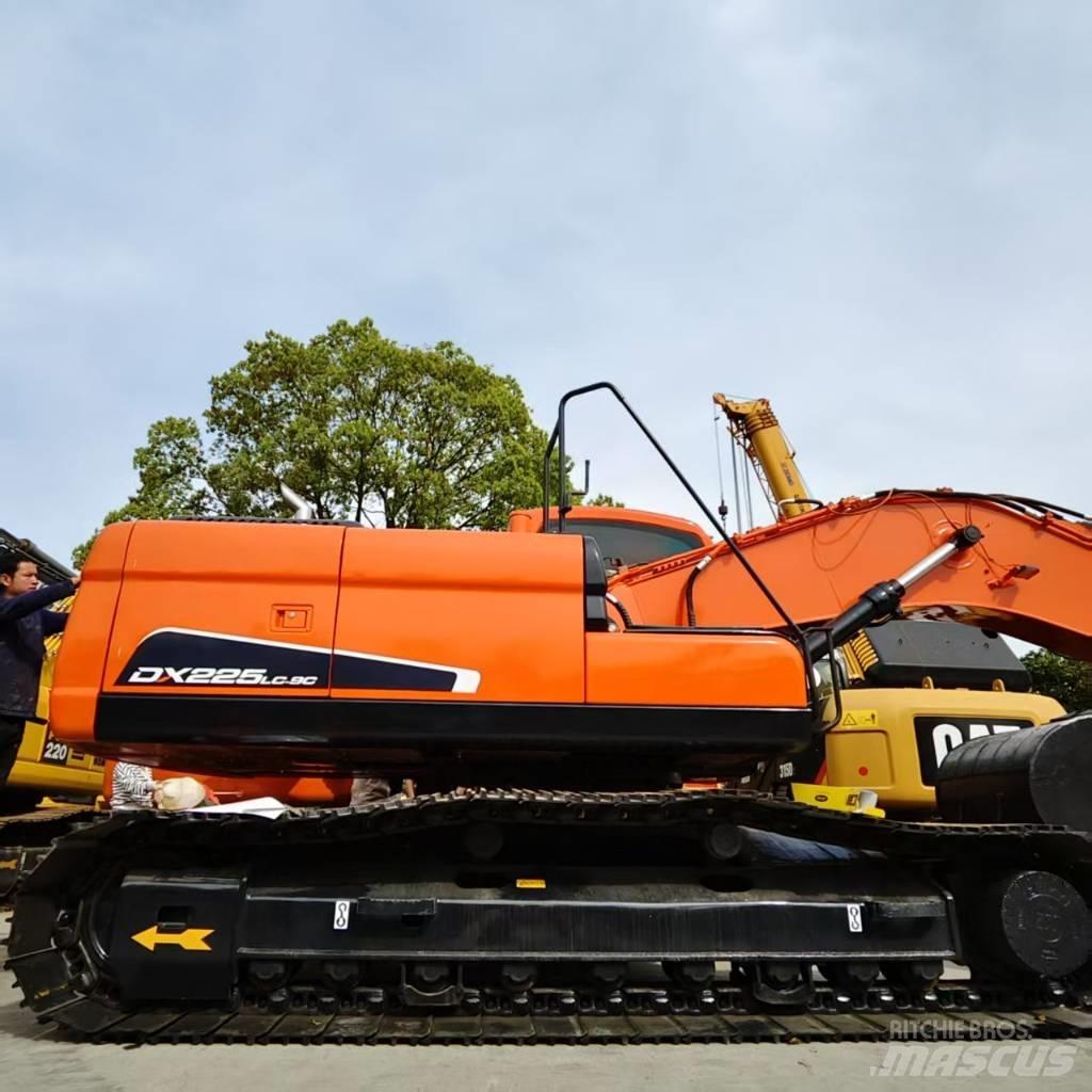 Doosan DX 225 Pásové rýpadlá