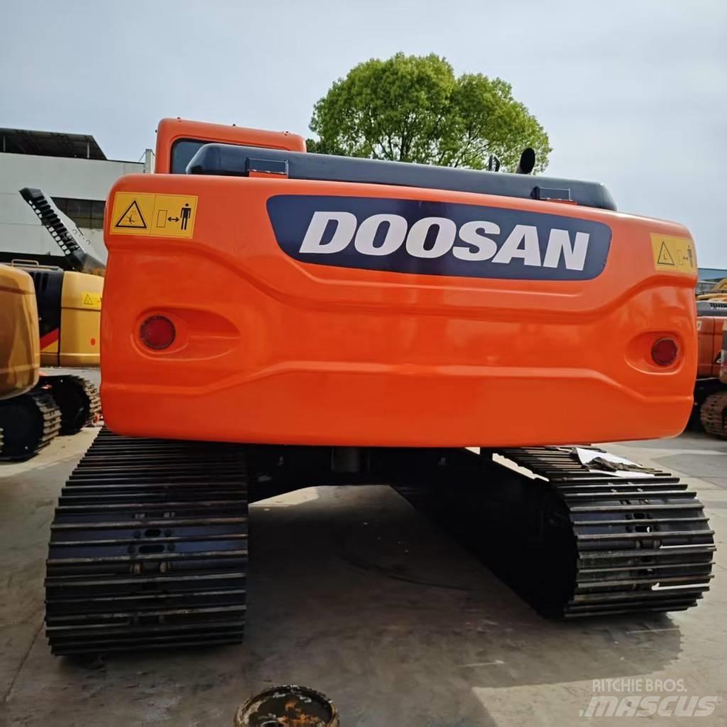 Doosan DX 225 Pásové rýpadlá