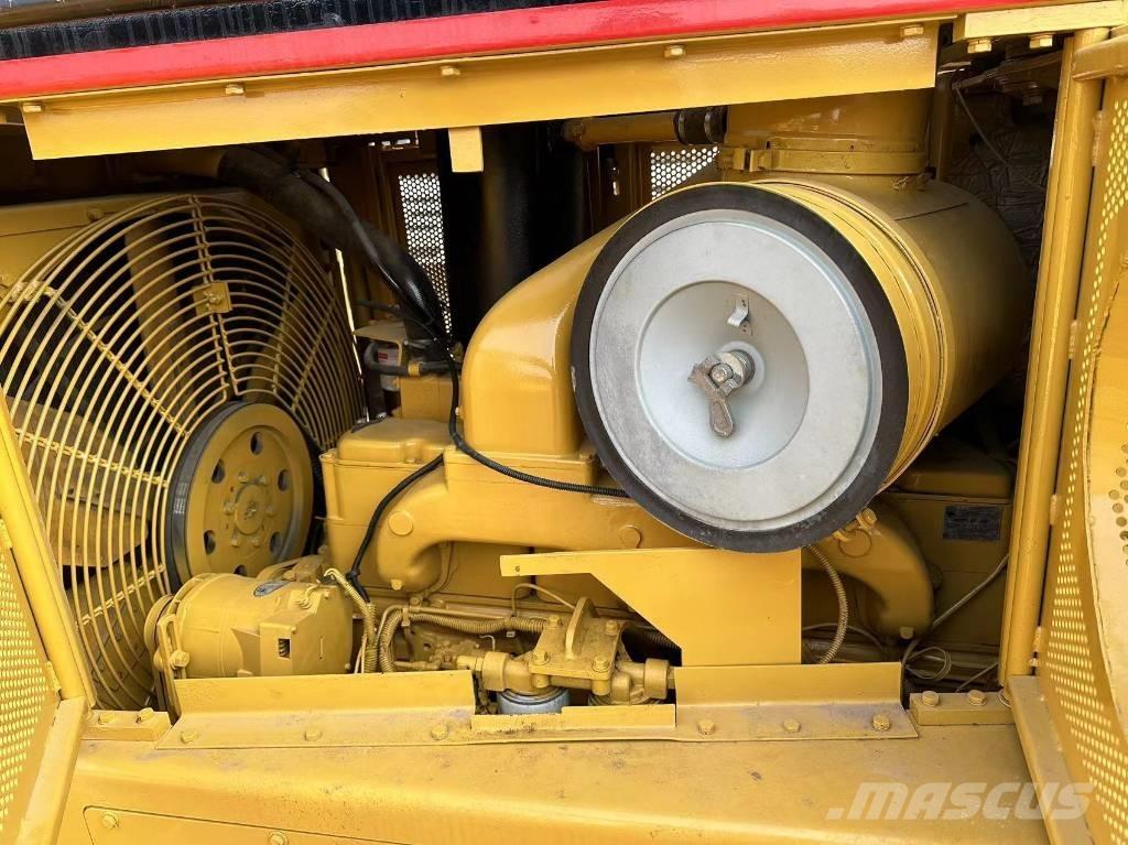 CAT D 8 R Pásové dozéry