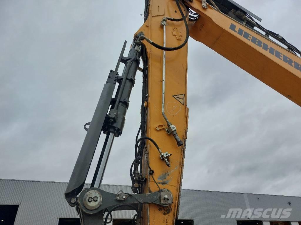 Liebherr R936LC Pásové rýpadlá