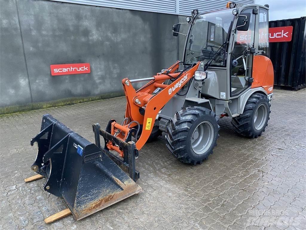Weycor AR320 Cab Viacúčelové nakladače