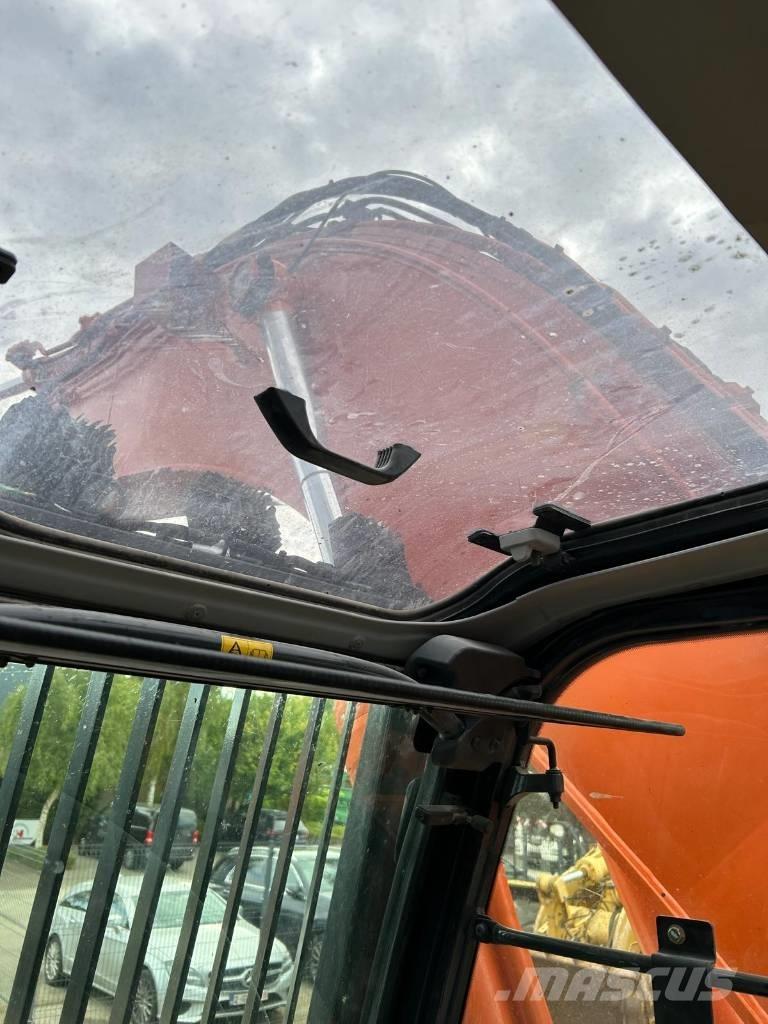 Hitachi ZX300LC-5 Pásové rýpadlá