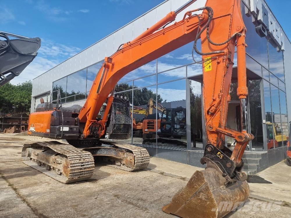 Hitachi ZX300LC-5 Pásové rýpadlá