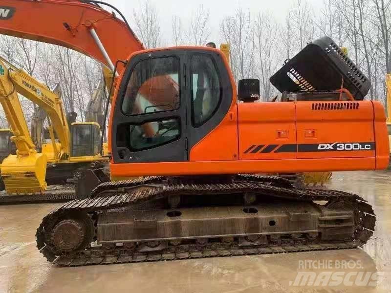 Doosan DX300LC Pásové rýpadlá