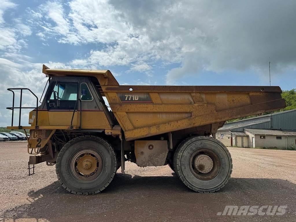 CAT 771D Stavebné sklápače