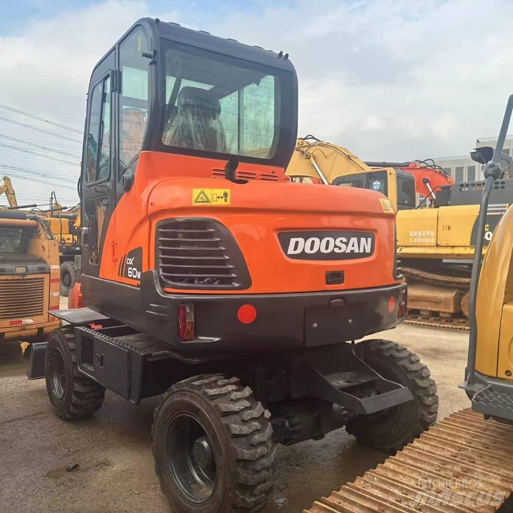 Doosan DX60W Kolesové rýpadlá