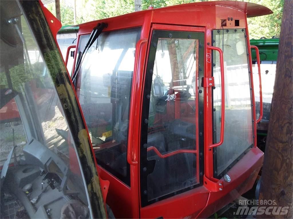 Komatsu 895 Kabíny a interiér