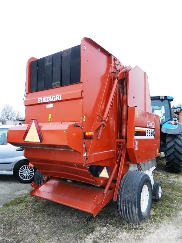 New Holland 5880 Lisy na okrúhle balíky