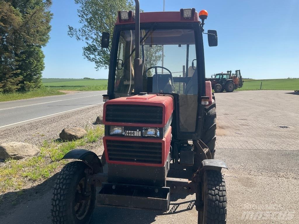 Case IH 685 XL Traktory