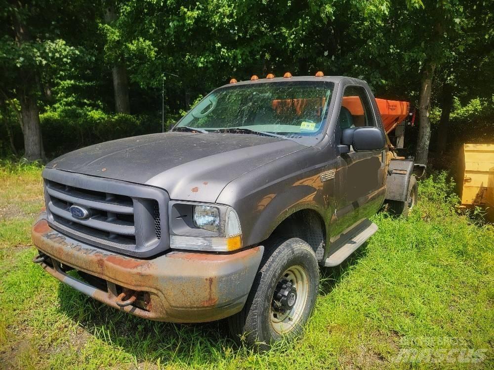 Ford F 350 Skriňová nadstavba
