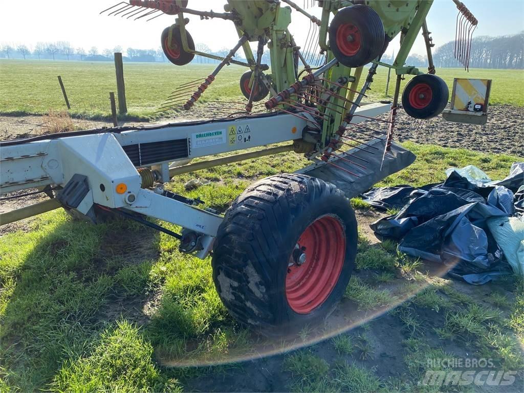 CLAAS liner 3000 Obracače a zhrabovače sena