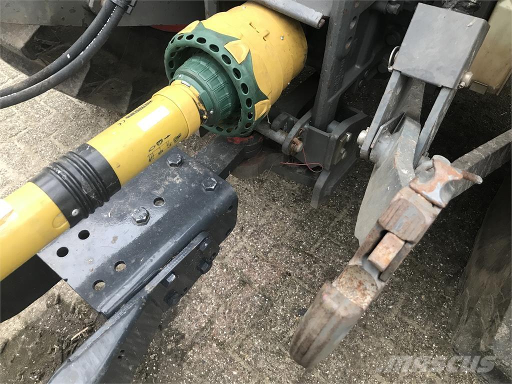 Fendt 411 Com2 Traktory