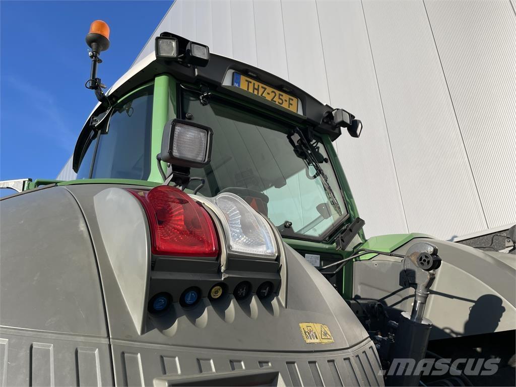 Fendt 826 Vario Traktory