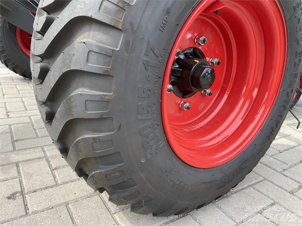 Fendt Lotus 1250 Obracače a zhrabovače sena