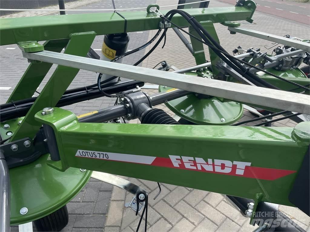 Fendt Lotus 770 Obracače a zhrabovače sena