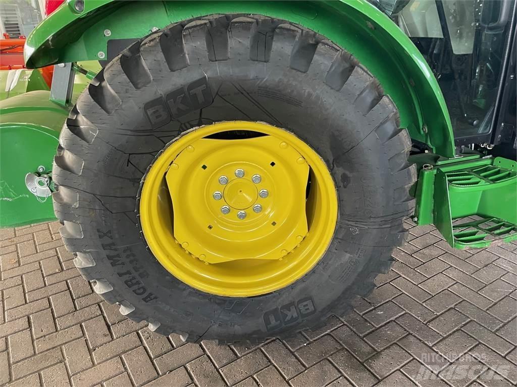 John Deere 5058 Traktory