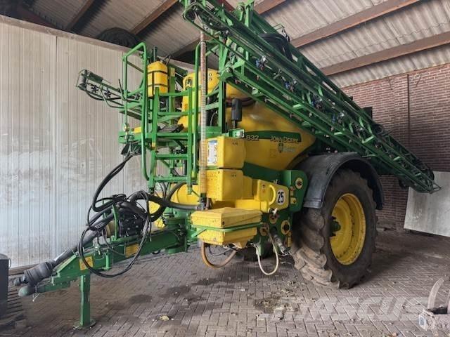 John Deere 832 Samohybné postrekovače