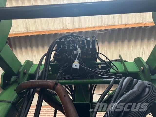 John Deere 832 Samohybné postrekovače