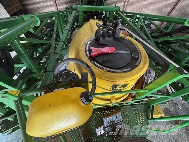 John Deere 832 Samohybné postrekovače