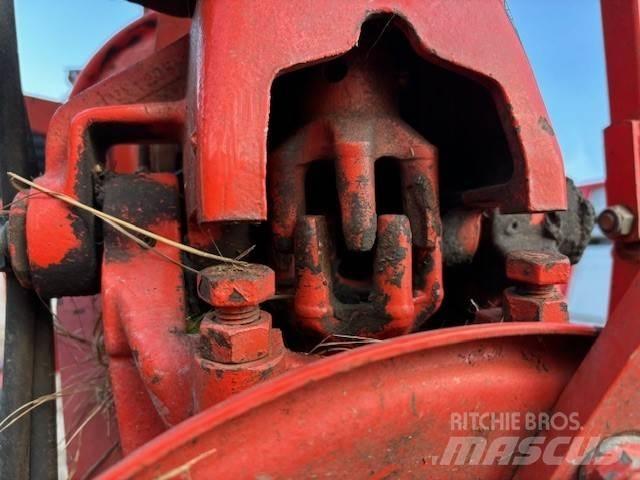Kuhn GF 10601 TO Obracače a zhrabovače sena