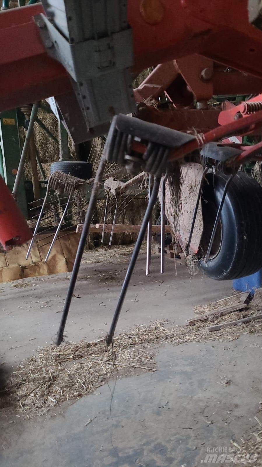 Kuhn GF 13002 Obracače a zhrabovače sena