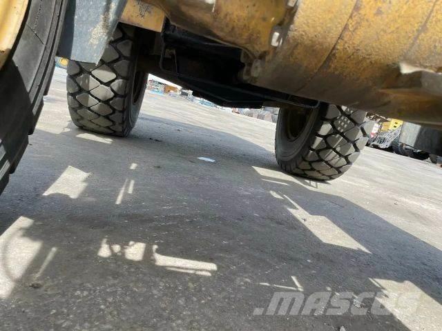 CAT IT 14 G Kolesové nakladače