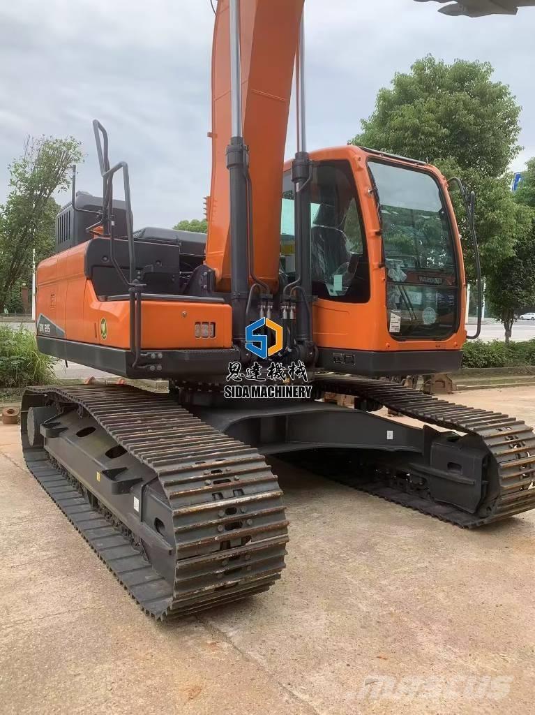 Develon DX 215 Midi rýpadlá 7 t - 12 t