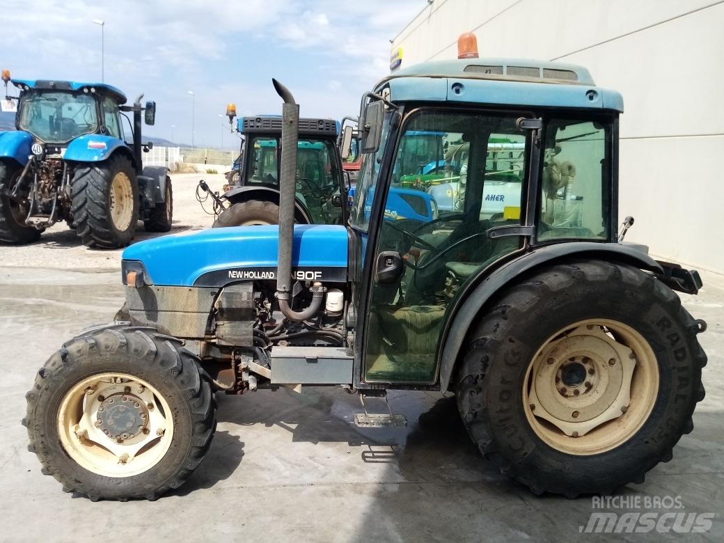 New Holland TN 90 F Traktory