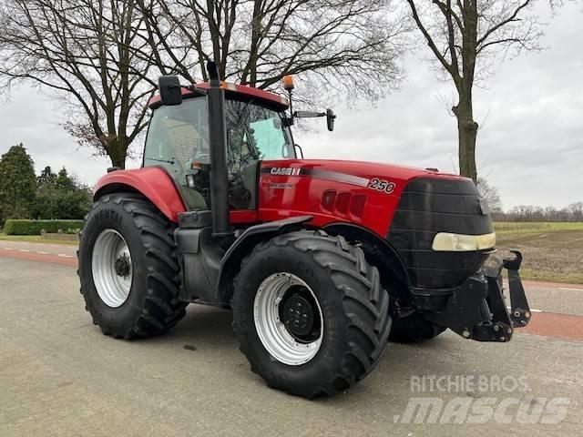 Case IH Magnum 250 Traktory