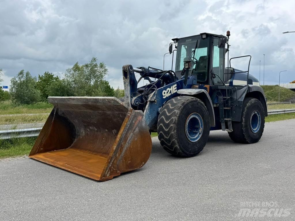 CASE 921E Kolesové nakladače