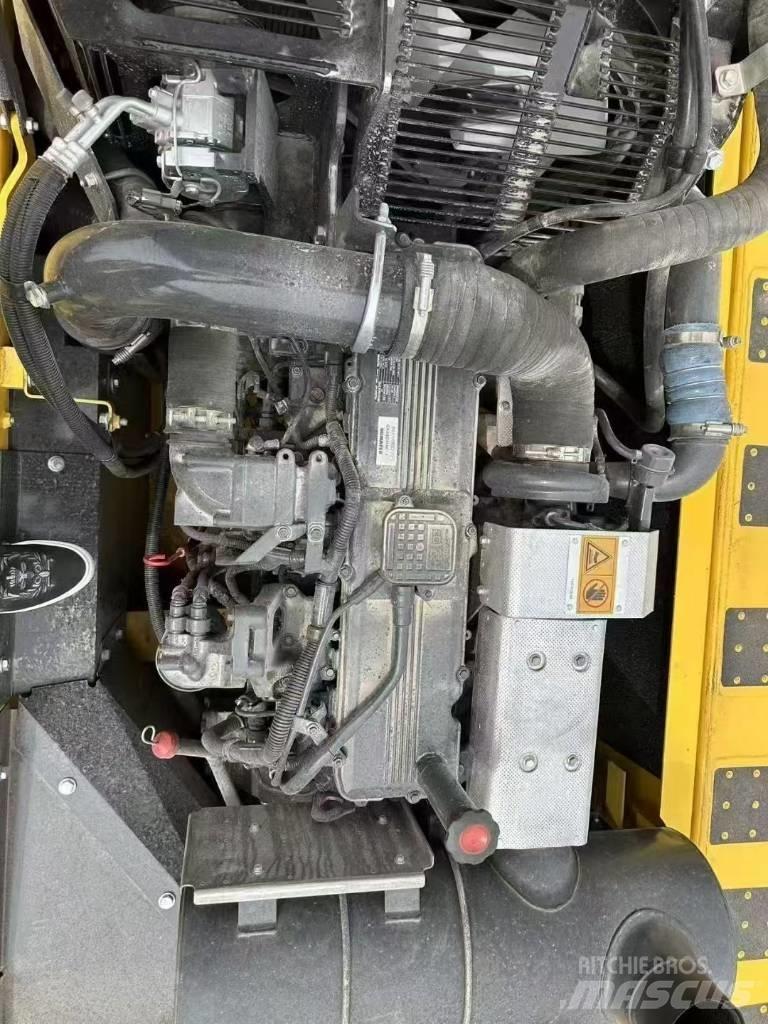 Komatsu 360-8MO Pásové rýpadlá