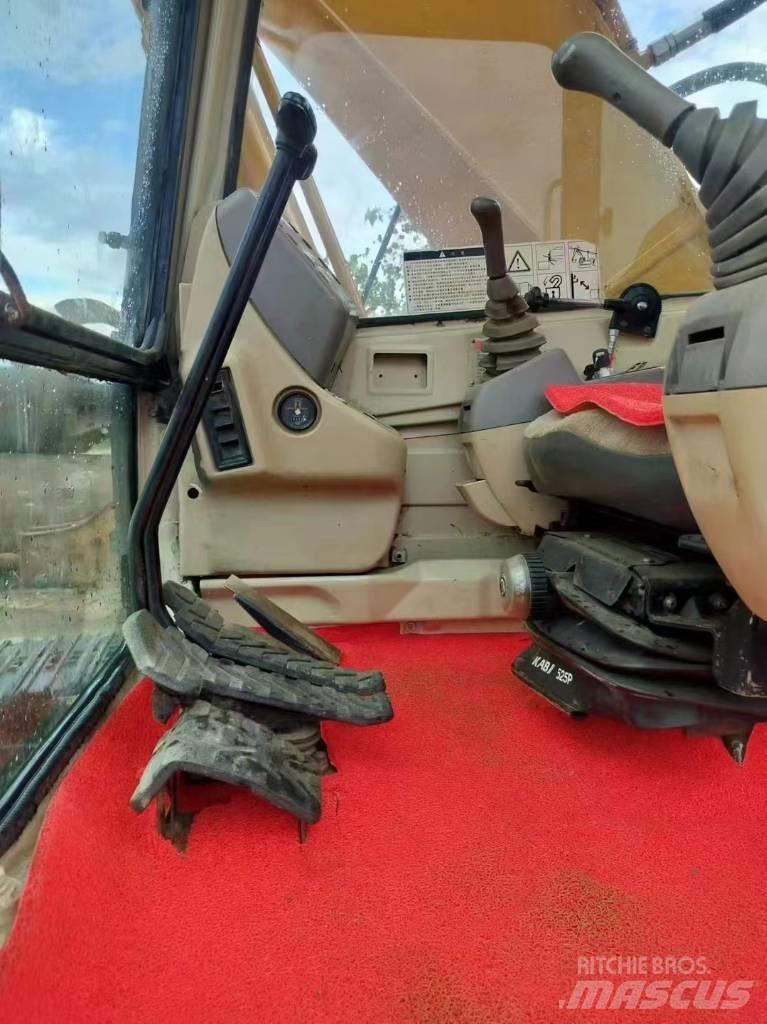 CAT 320 B L Pásové rýpadlá