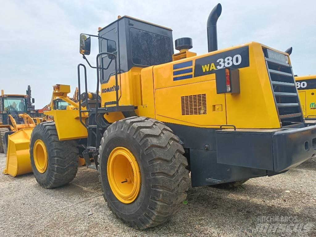 Komatsu WA 380 Kolesové nakladače