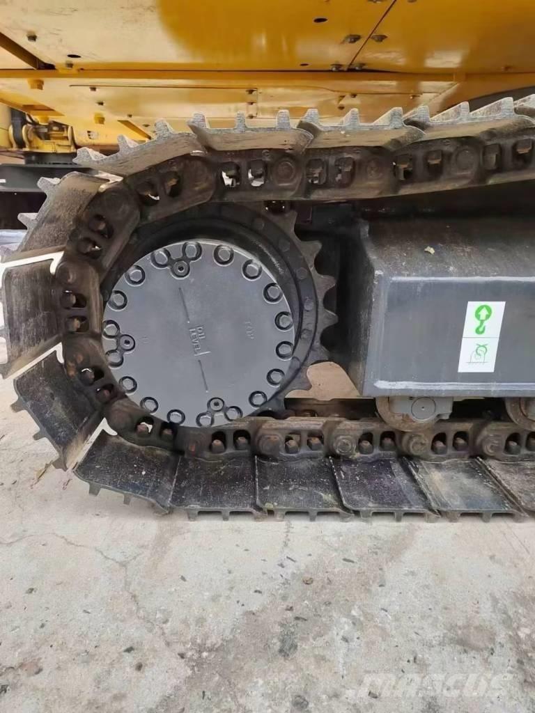 Komatsu PC 200-8 Pásové rýpadlá
