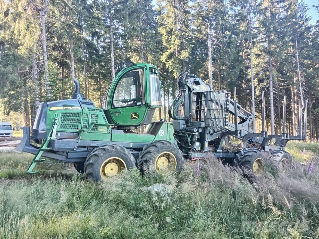 John Deere 1510 G Lesné traktory