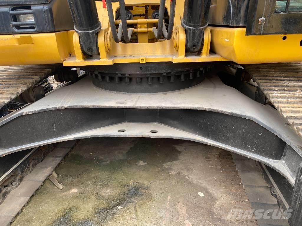 CAT 330 D Pásové rýpadlá