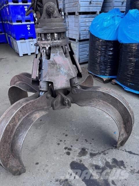 Fuchs MHL 331 Stroje pre manipuláciu s odpadom